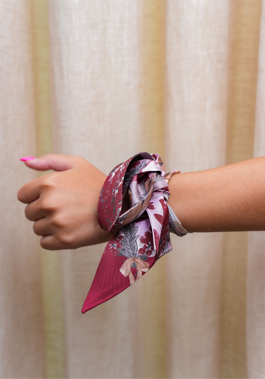 Maroon & White Heirloom Scarflette™